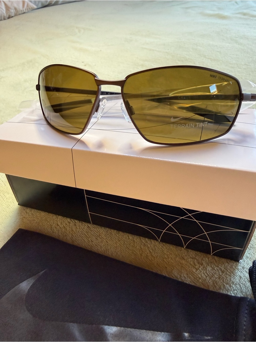 Nike Pivot Eight E Sunglasses / Terrain Tint